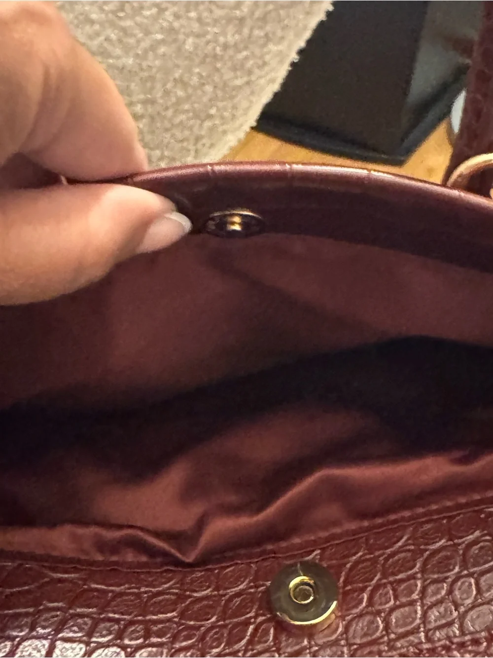 Women's Croc-Embossed Satchel Handbag - Wine Red